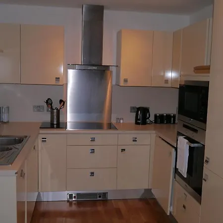 Queen Square Apartment *
